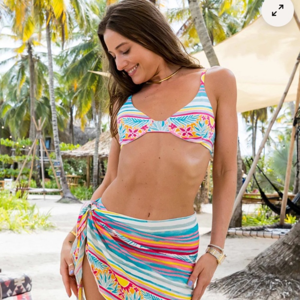 Kenny Flowers size small bottoms & medium top